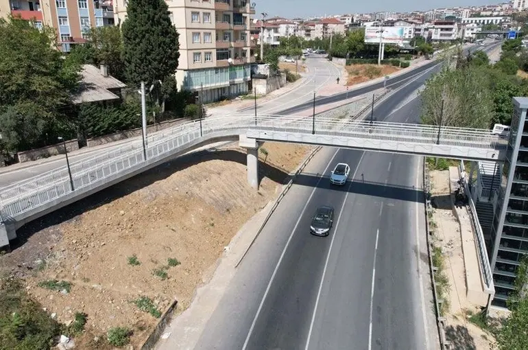 Gebze’de üst geçit asansörü bakıma alındı
