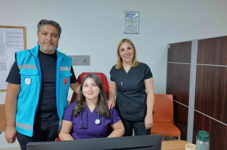 Gediz Devlet Hastanesinde görev yapan hemşire çiftin gururlu ve anlamlı günü
