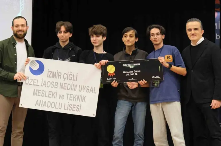 Gençler, en iyi oyunu geliştirmek için mücadele etti
