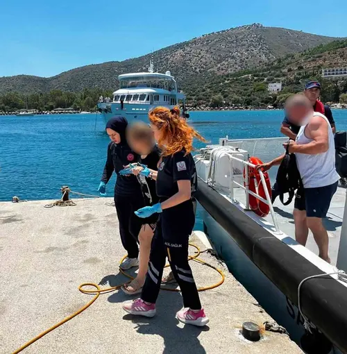 Gezi teknesinde rahatsızlanan vatandaşa tıbbi tahliye
