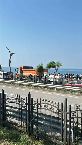 Giresun’da kamyonet kamyona arkadan çarptı: 4 yaralı
