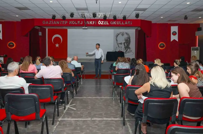 GKV Özel Okulları’nda "Türkiye Yüzyılı Maarif Modeli" semineri
