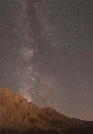 Gökyüzünde Samanyolu, yaylalarda çobanların ışığı
