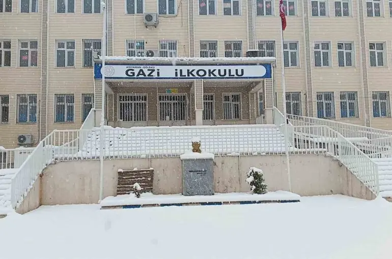 Gölbaşı’nda eğitime kar engeli
