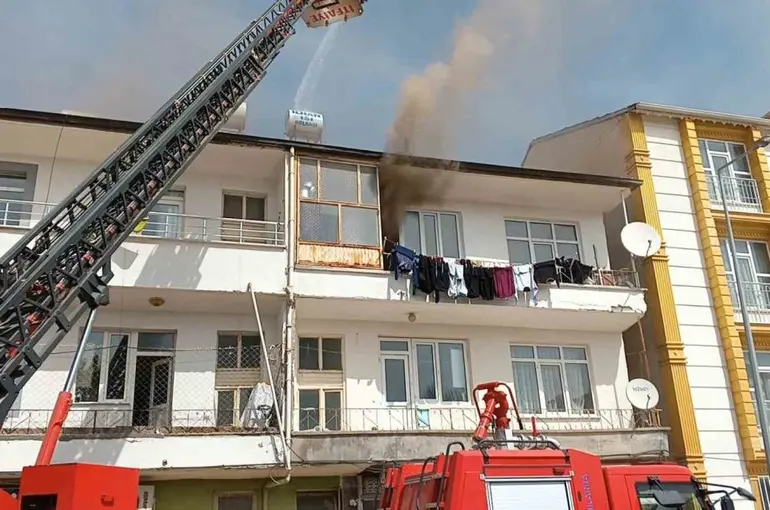 Gölbaşı’nda ev yangını korkuttu
