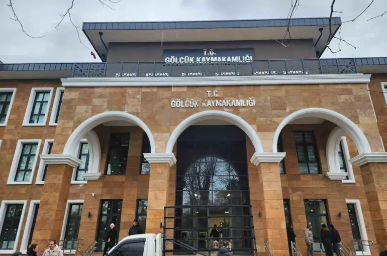 Gölcük’te yeni Hükümet Konağı binasında sona gelindi
