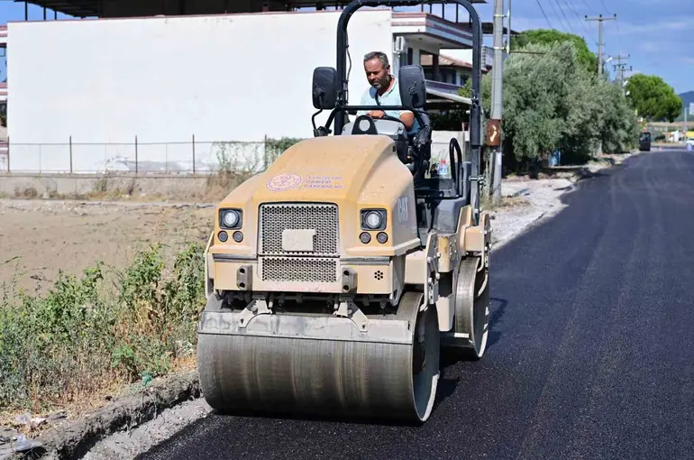 Gölmarmara NATO Caddesi’nde sıcak asfalt çalışması başladı
