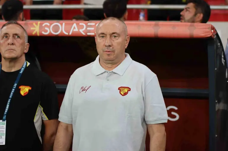 Göztepe, Stanimir Stoilov’un sözleşmesini 2028 yılına kadar uzattı
