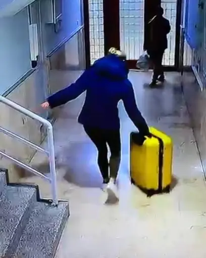 Güllü'nün kızının valizlerle kaçmaya çalıştığı anlar kamerada