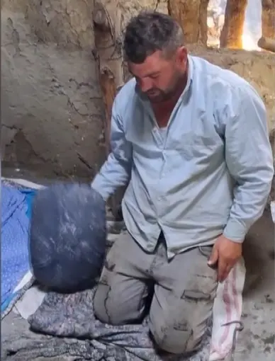 Gurbette özlediği tandır ekmeği için memleketine geldi
