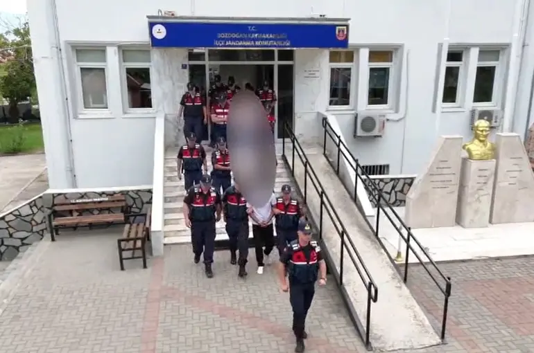 Güven kazanıp milyonluk alışveriş yaptılar, ödemeleri yapmayınca yakalandılar
