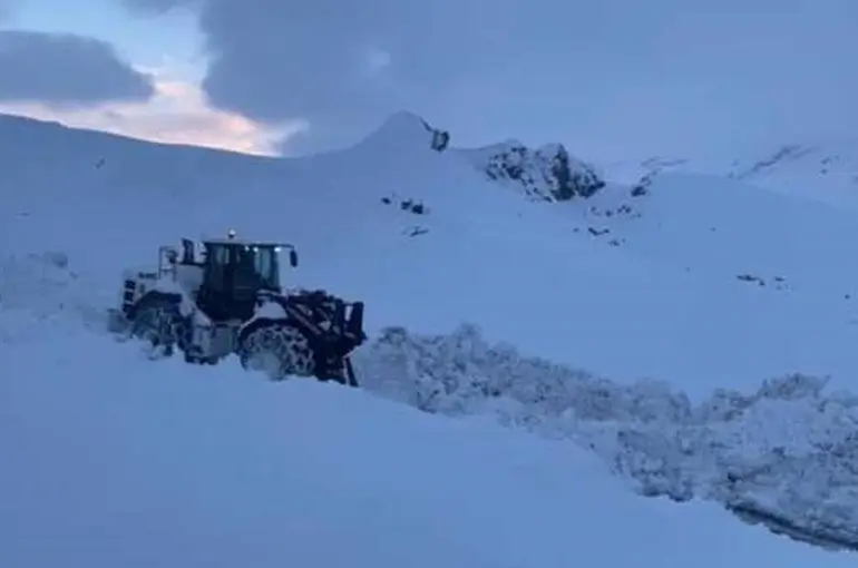Hakkari-Şırnak karayolu yeniden ulaşıma açıldı
