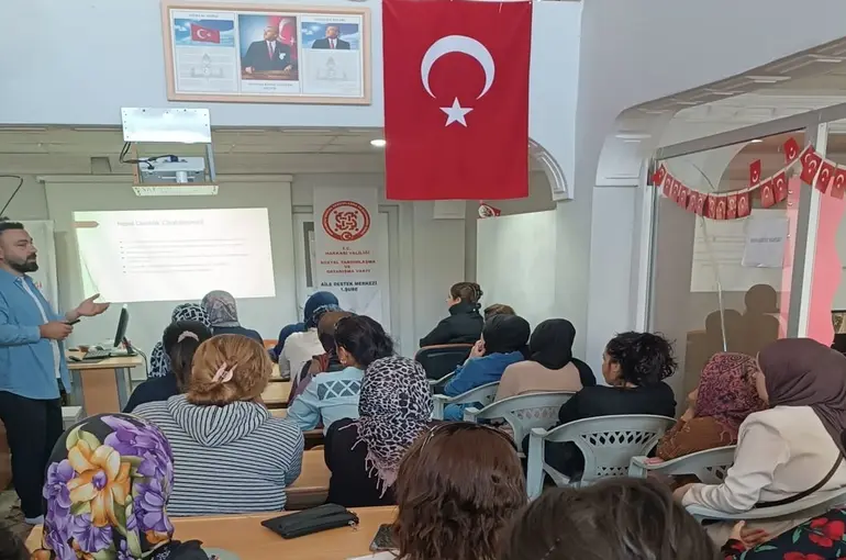 Hakkâri’de "Okul ve Aile" konulu seminer düzenlendi
