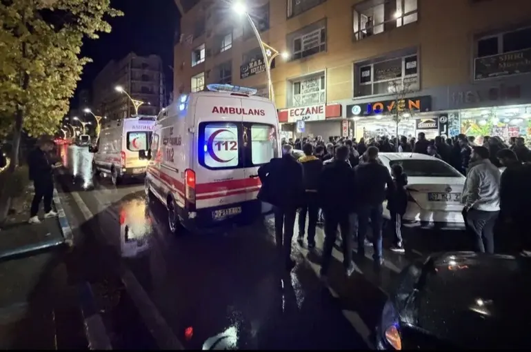 Hakkari’de silahlı kavga: 3 yaralı
