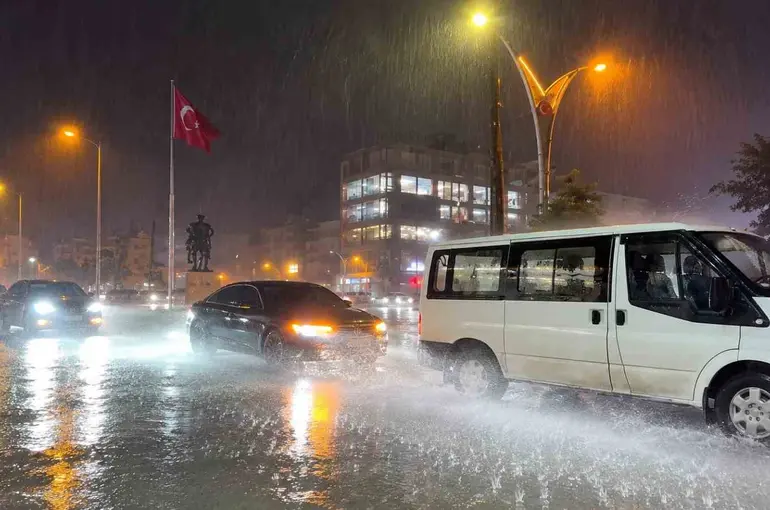 Hakkari’de yağmur yağışı
