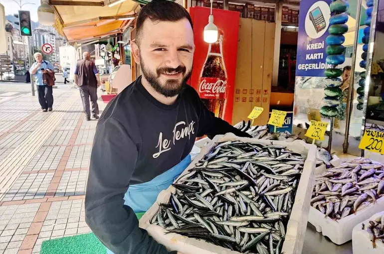 Hamsi Rize’de tezgaha düştü
