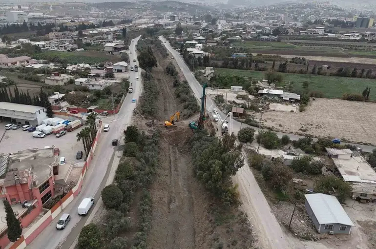 Hatay Büyükşehir Belediyesi, Büyükdalyan’a 10 metrelik köprü inşa edecek
