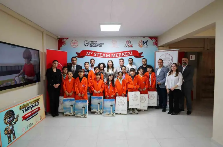 Hatay’da çocuklara robotik kodlama ve tasarım eğitimi verildi
