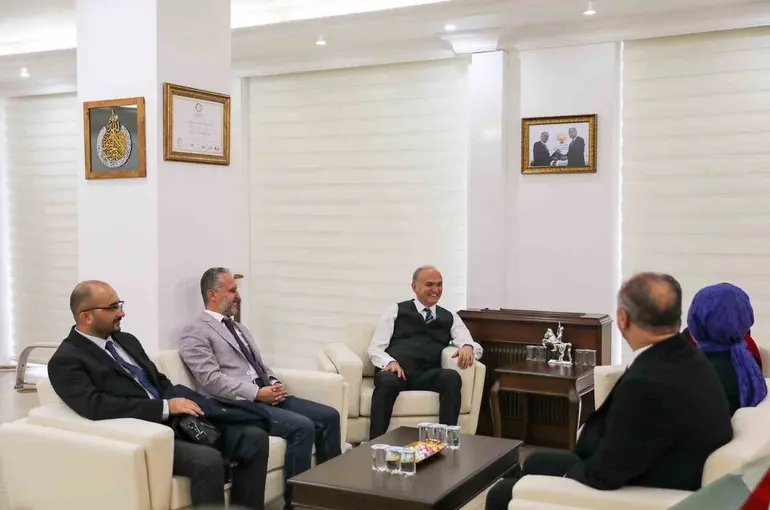 Hayırsever Nursel Metin’den tıbbi cihaz bağışı
