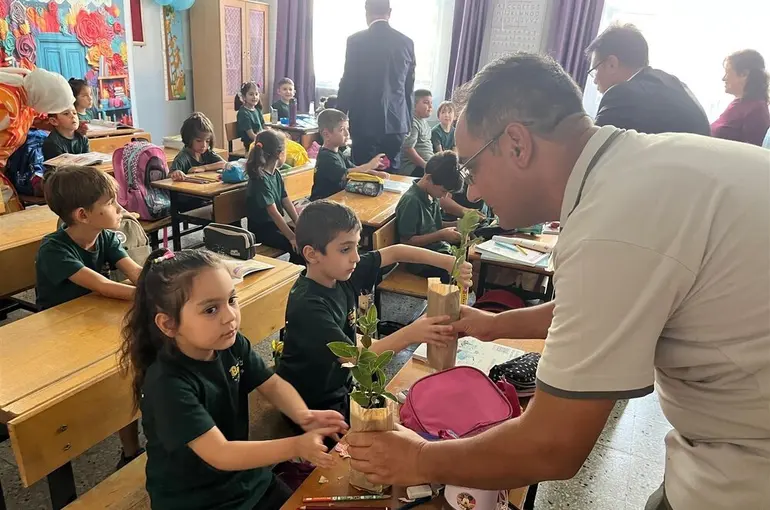 ’Her çocuk bir fidan, ilk ders yeşil vatan’ etkinliği Mersin’de gerçekleştirildi
