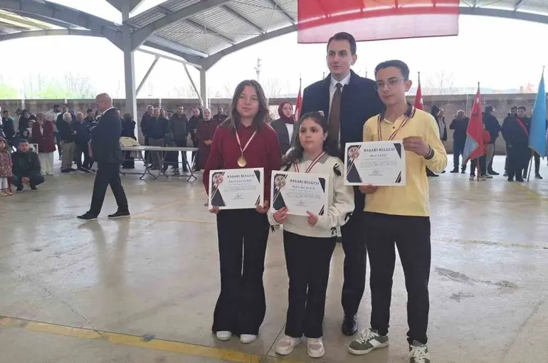 Hisarcık’ta başarılı öğrenciler ödüllendirildi
