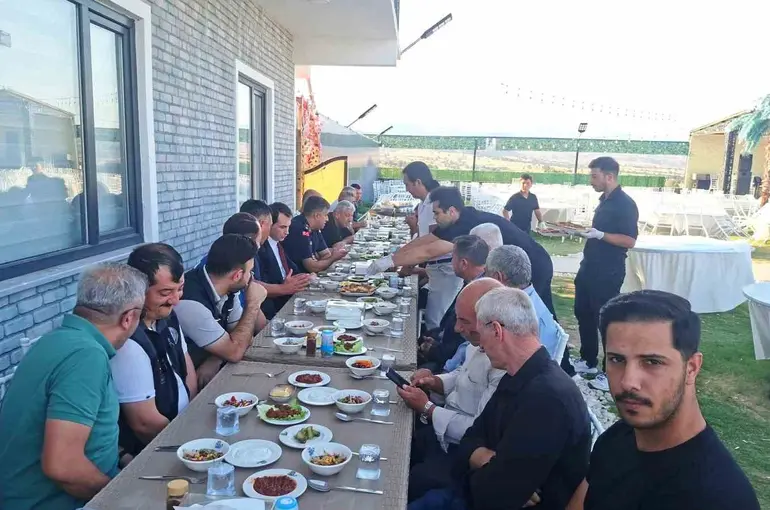 Hisarcık’ta köy muhtarları birlik beraberlik yemeğinde bir araya geldi
