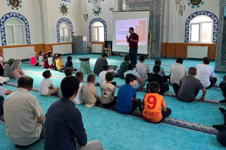 Hisarcık’ta Yaz Kur’an Kurslarında öğrenciler bilinçlendiriliyor
