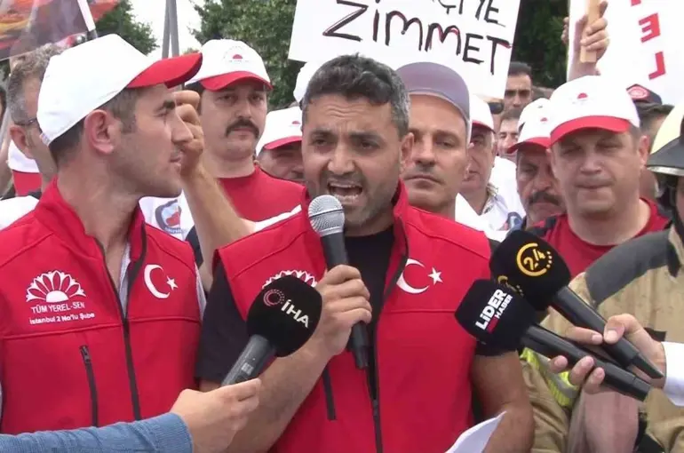 İBB personeli özlük ve sosyal hakları için Saraçhane’de toplandı
