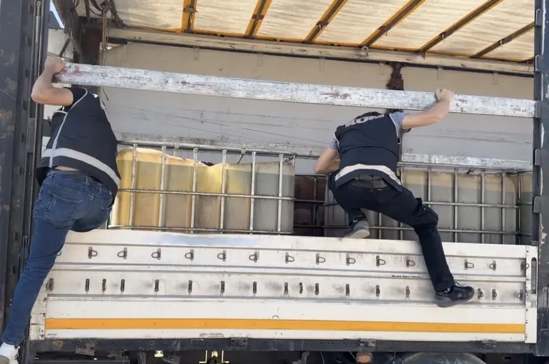 Iğdır’da 9 bin litre kaçak akaryakıt ele geçirildi
