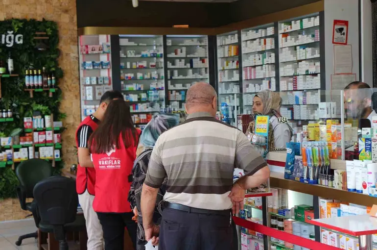 İhtiyaç sahiplerine eczane ve gıda desteği
