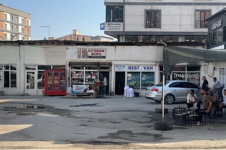 İl olmaya aday Yüksekova geçici otogara mahkum edildi
