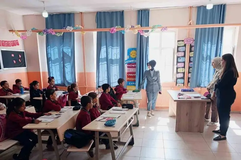 İlçe Milli Eğitim Müdürü Çam’dan okullara ziyaret
