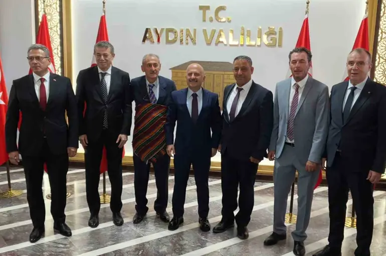 İlin Ahisi’ne ödülünü Aydın Valisi Varol verdi
