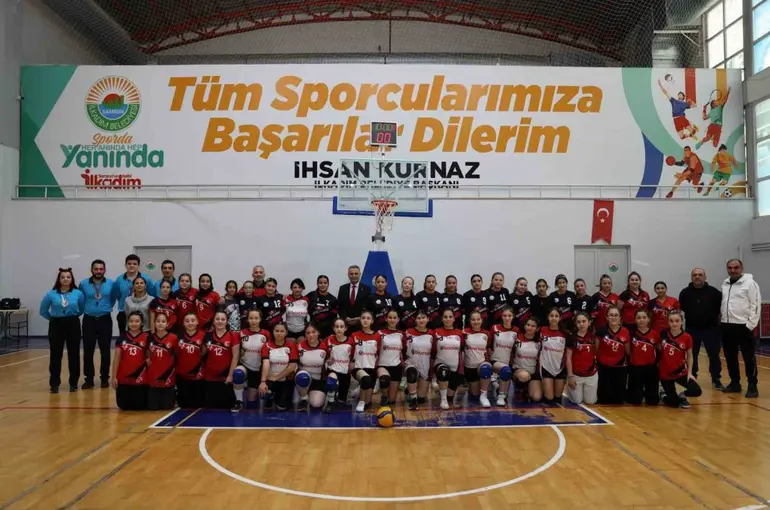 İlkadım’dan sporculara eğitim desteği
