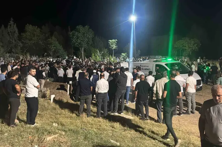 İnegöl’deki kazada hayatını kaybeden 13 yaşındaki çocuk toprağa verildi
