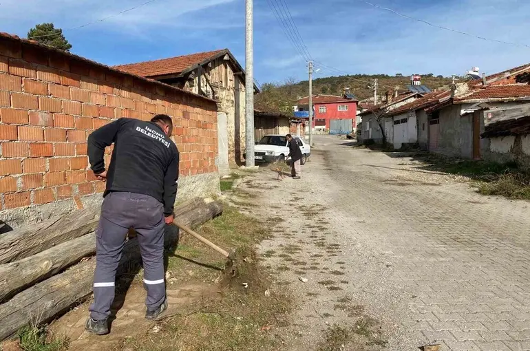 İnönü’nün dış mahallelerinde temizlik çalışması
