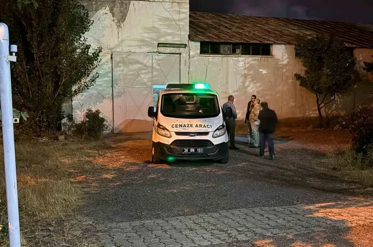 İş adamı ofisinde ölü bulundu
