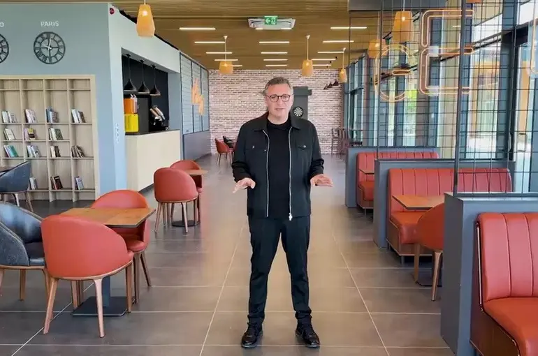 İskenderun’da gençlerin yeni buluşma noktası Genç Kafe’de çaylar ücretsiz
