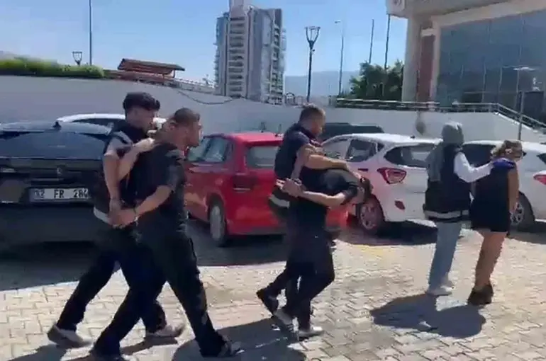 İskenderun’da hapis cezası ile aranan 4 kişi yakalandı
