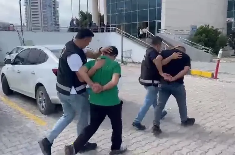 İskenderun’da hapis cezasıyla aranan 2 şahıs yakalandı
