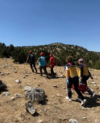 Isparta’da kayalıklardan düşen kadın operasyonla kurtarıldı
