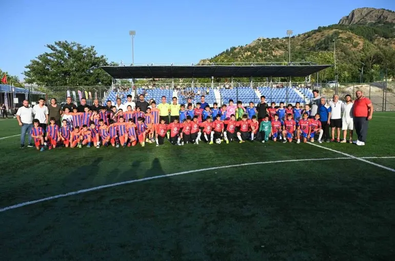 Isparta’da minik kramponlar sahaya çıktı
