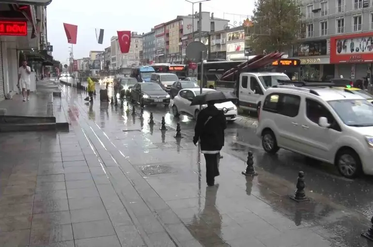 İstanbul güne sağanak yağışla başladı
