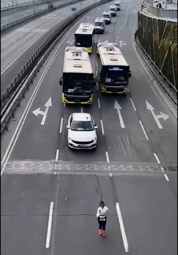 İstanbul Maratonu’nda sonuncu olan koşucu birinciden daha popüler oldu
