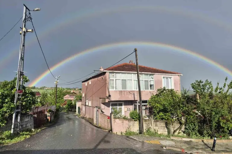 İstanbul’da gökkuşağı sürprizi
