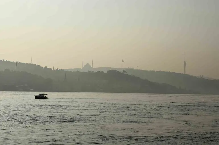 İstanbul’da sis boğaz çevresinde etkili oluyor
