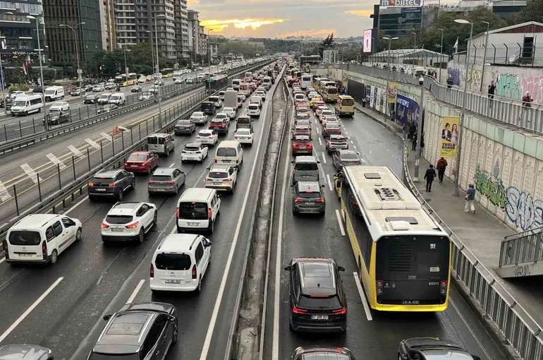 İstanbul’da trafik yoğunluğu yüzde 78’e ulaştı

