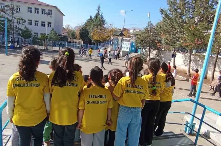 İstanbul’daki Çermiklilerden öğrencilere forma desteği
