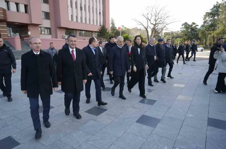 İstiklal Meydanı ve Kurtuluş Yolu düzenlemesinde sona doğru
