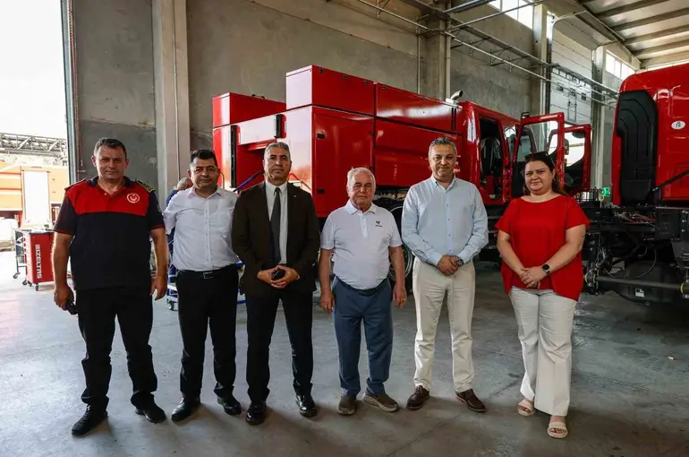 İzmir İtfaiyesi’ne güç katacak 10 yeni arazöz
